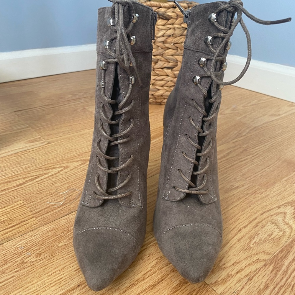 Heeled boots